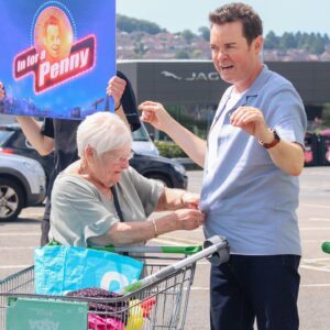 Stephen Mulhern Instagram - A brand new In For a Penny is on TONIGHT, at the slightly different time of 7:30pm! Hopefully my shirt is done up properly by then! See you later on @itv and @wearestv1