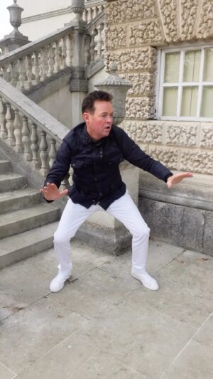 Stephen Mulhern Instagram - I’ve been practicing my gymnastic skills! What do you think?