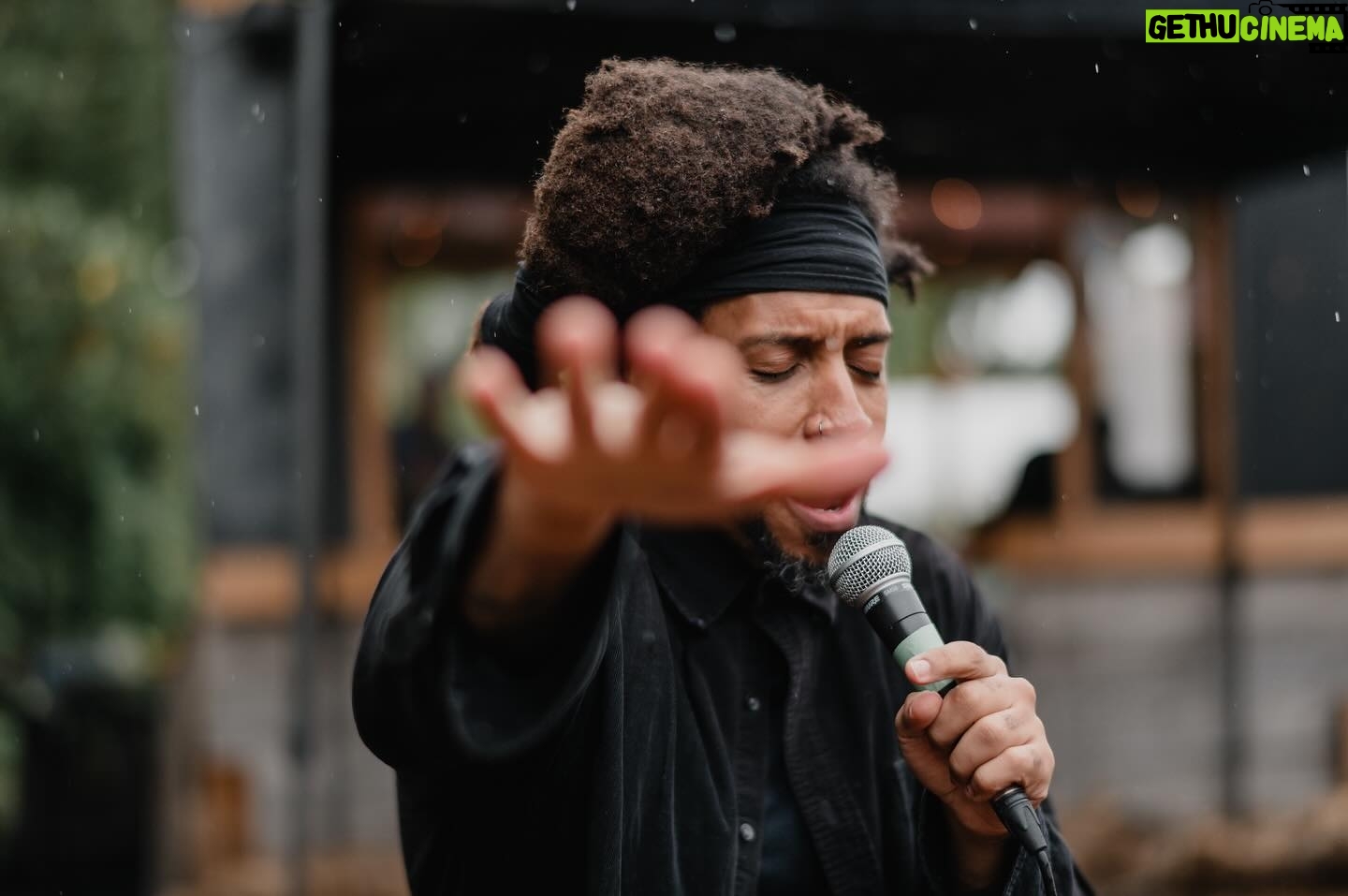 Stephen Voyce - 4.1K Likes - We run away from the things that bring us peace, we find reasons to pull away, instead we run towards chaos. And it's because deep down we believe that we don't deserve that happiness. I know this, I've been that person, but not anymore. 🇨🇦🇳🇬🇩🇪👽. 📷 @terrie.reyes
#mindfulness #growthmindset