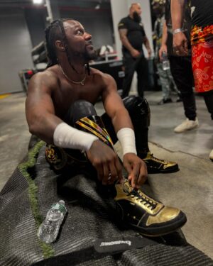 Stephon Strickland Instagram - My guy @swerveconfident defending the @aew title last night in a banger and debuting a new Swerve exclusive colorway of the promenade highs. Black elephant, metallic gold accents sitting on gum bottom soles. 

Just getting started. 🔥