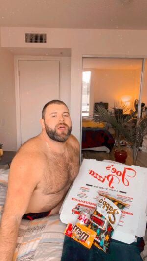 Steven Instagram - Can’t make you love me babay @britneyspears #loveme #snacks #crushonyou