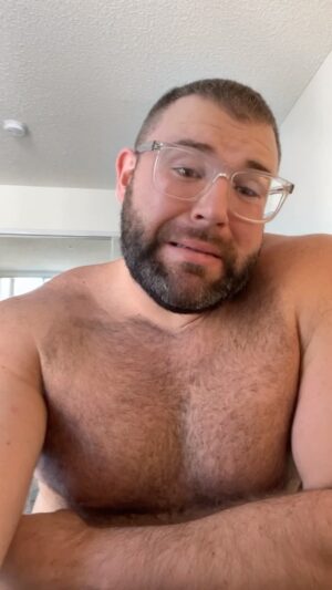 Steven Instagram - This bear is ready for hibernation 
#hairy #hairychest #bear #musclebear
