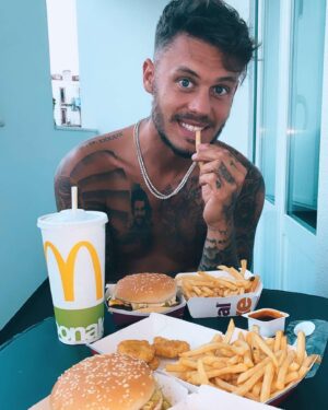 Steven Bachelard Instagram - ⭐️Mon Fast-food préféré ➡️ Mac Donalds ⭐️
-
- Et toi quelle est ton Fast-Food préféré ⁉️
-
- #instagram #food #Fastfood #Macdo #Burger #Bigmac #Frites #Bonheur #enjoy #lovely