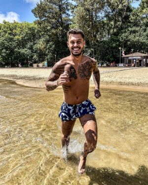 Steven Bachelard Instagram - 🦸🏼‍♂️ Quelqu'un a sauver ?
-
- Alerte a Malibu #summer #enjoy #palmspring #instagram