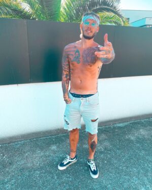 Steven Bachelard Instagram - S'il te plait tu peux rendre mon Téléphone c'est confidentiel 💀
-
- #instagram #enjoy #ete #sunny #bronzer #peauhalé #Graindepeau #bronzage #bordeaux
