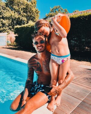 Steven Bachelard Instagram - ⭐️Vacances, Fetes, Bouffes et Love 🤍🖤
-
- #instagram #enjoy #summer #love #2k20 #Amour #bb #Vacaciones