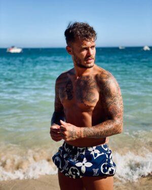 Steven Bachelard Instagram - ⭐️ Quand je vois la concurrence arriver ⭐️ @cassandracoutinho
-
- #instagram #summer #setubal #hotel #holidays #portugal #sunny #lovely #day