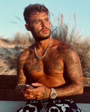 Steven Bachelard Instagram - ⭐️Ma Bonne étoile est arrivée⭐️
-
- #audemarspiguet #summer #ete #2k20 #lovely #day #yamba #chill #vacances