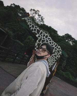 Steven Sun Instagram - 不知道為什麼，從小到大都沒變過
就是很喜歡去動物園，高中大學看動物頻道也是沒停過
對於知道各種動物冷知識很是驕傲～
例如：蜜蜂是靠翅膀和身體的震動來提高溫度熱死侵略者