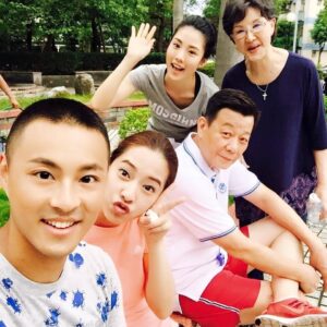 Steven Sun Instagram - 看到新聞還是有點不太真實，記憶一下子就回到當初一起拍戲的樣子，妳沒有一天是不帶著大大的笑容的，每次排戲都帶著滿滿的熱誠，帶著我們大大小小的孩子們一起表演，收工還會半強迫我開車載妳回家，路上聽妳分享這一路走來的各種趣事，妳就像是一個小朋友住在大人的身體裡。戲外我們也曾經在教會一起相處過，看著妳帶著強大的表演實力和使命在演藝圈穿梭，是我要花這一生多多學習的榜樣。我不會說一路好走，我只想跟妳說我們到時候見，我要去妳在天國大大的房子作客！馬姐，謝謝妳！