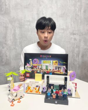 Steven Sun Instagram - 💥
這是什麼dynamite爆炸組合？！
Lego 跟 BTS居然出了跟mv裡面一模一樣的場景！身為過動兒我坐了兩個小時一口氣拼完～

@LEGO
#bts 
#LEGOBTS
#thankyoulego
#台灣樂高