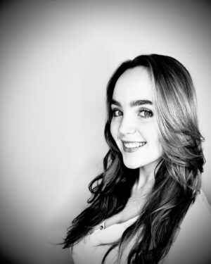 Stevie Lynn Jones Instagram - Been so smiley lately and I’m very grateful for it. Life is good. 😁