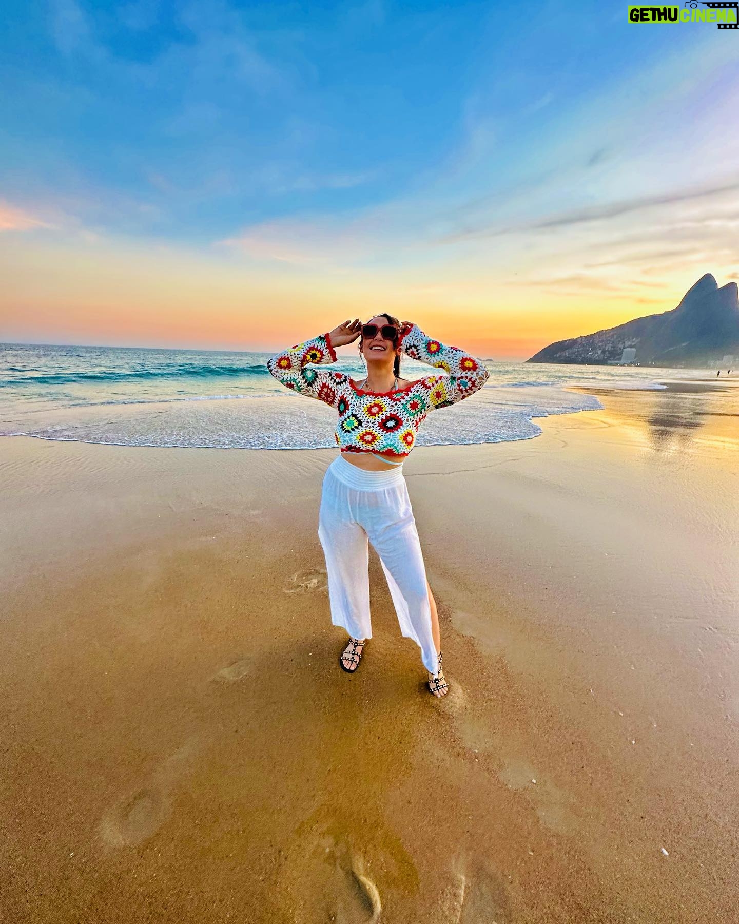 Stevie Lynn Jones - 813 Likes - The absolute inner chaos that is shopping for Halloween costumes and putting up lil ghostie decorations while simultaneously embracing the 100degree weather with beach trips. #help