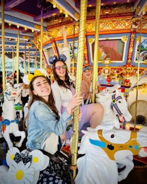 Stevie Lynn Jones Instagram - Girls day at Disney 💜🌼