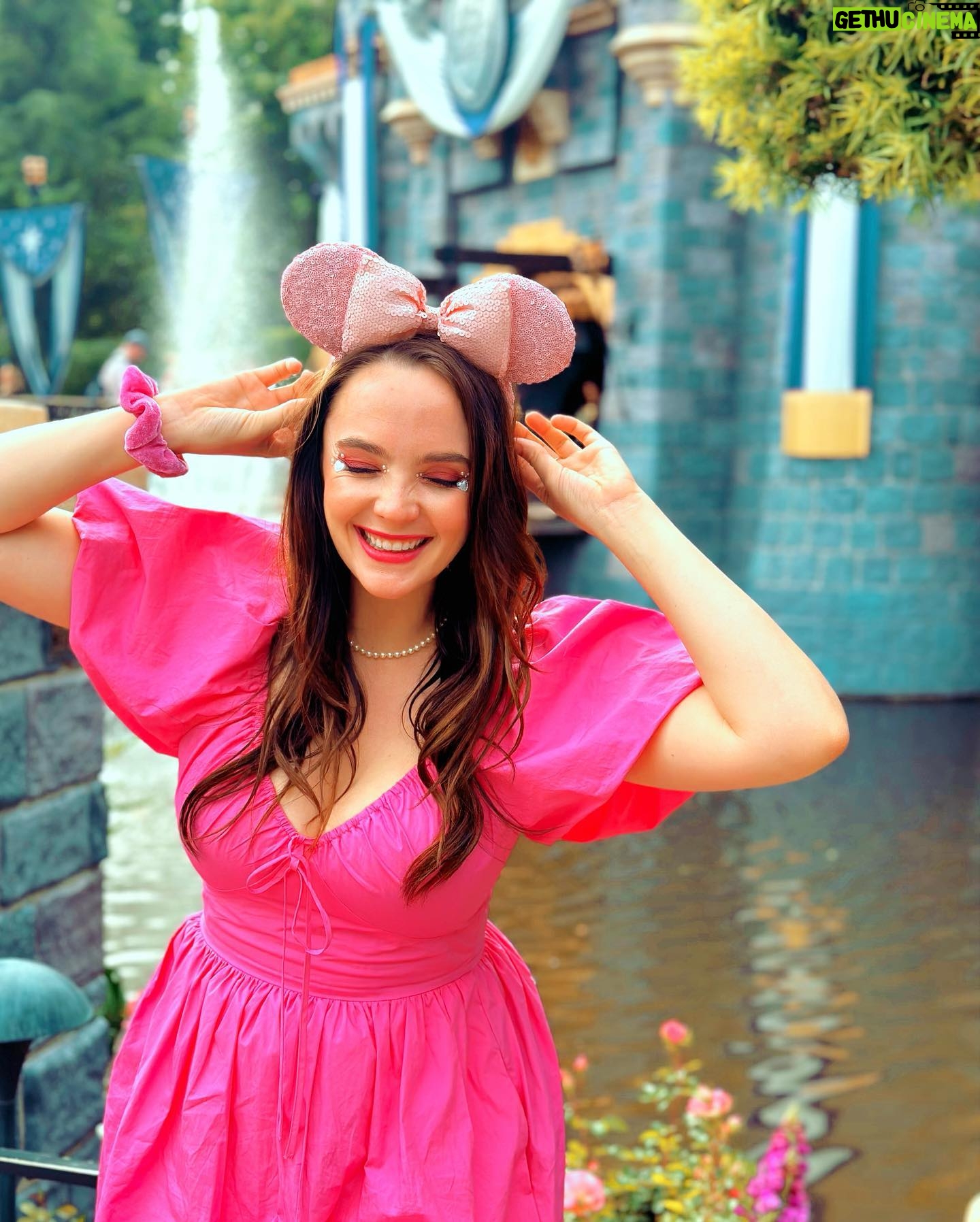 Stevie Lynn Jones - 1K Likes - There was a certain birthday this week and I wasn’t able to celebrate because IM BLACKED OUT ALL SUMMER. #notbitter #magickey #disneylandsbirthday #disney100