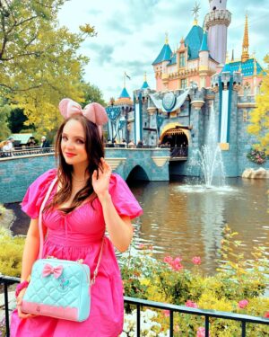 Stevie Lynn Jones Instagram - There was a certain birthday this week and I wasn’t able to celebrate because IM BLACKED OUT ALL SUMMER. #notbitter #magickey #disneylandsbirthday #disney100