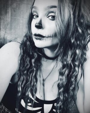 Stevie Lynn Jones Instagram - 💀 #notlettinggo