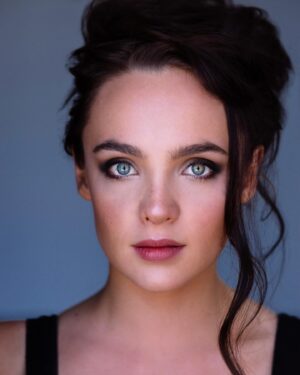 Stevie Lynn Jones Instagram - An oldie but a goodie…and yes my dark hair is back 😘💁🏻‍♀️
