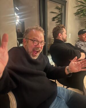 Stian Blipp Instagram - Nyttårs-appreciation post 2/2⁣
⁣
Et år som i beste fall skulle bli et hvile-år. Et år som ikke hadde oddsen med seg. Men, schteike for et år det ble! Solveig Kloppen sendte en SMS med «Bli med på Alle mot Alle da!». Det ble sparket i rumpen for å kaste meg på hesten igjen. Det ble startskuddet for et år med fantastiske nye bekjentskaper, opplevelser med familien og det gøyeste jeg har hatt det på jobb på så lenge jeg husker. Takk til alle som har vært med på å bygge meg opp igjen, de fleste av dere vet det ikke. Hvilken støtte og betydning dere har hatt uten å tenke over det. Familien og jeg er veldig takknemlig. Skål for nytt år, folkens!