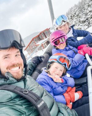 Stian Blipp Instagram - Første påskedryss av en nyfrelst-men-dog-så-amatør-på-ski-familie! Koser sjiten utav oss då hvertfall! God påske kor enn du e 💪