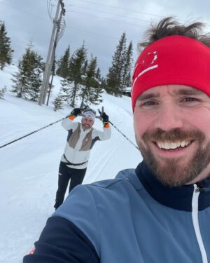 Stian Blipp Instagram - Første påskedryss av en nyfrelst-men-dog-så-amatør-på-ski-familie! Koser sjiten utav oss då hvertfall! God påske kor enn du e 💪