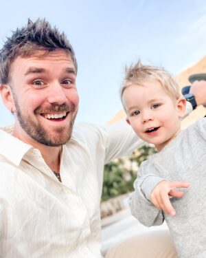 Stian Blipp Instagram - Klamrer oss fast til de siste dagene uten dobbel ull, isete fortau og frostrøyk. ☀️🌴