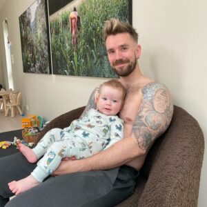 Stian Blipp Instagram - Bestetjommien min blir 2år i dag. Kjør då Bowie!