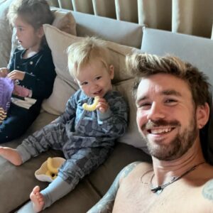 Stian Blipp Instagram - Bestetjommien min blir 2år i dag. Kjør då Bowie!