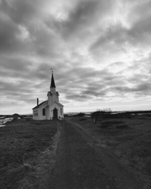 Stian Thorbjørnsen Instagram - Kautokeino-Karasjok-Vardø-Ekkerøy-Bugøynes-Kirkenes med fatter’n. ENDELIG fikk jeg vist frem fantastiske Finnmark til en i familien og for en tur det ble. 11 dager uten opptak, uten konserter (som nesten føltes rart)…kun en spontan roadtrip uten særlig annen mål og mening enn at vi måtte fly hjem idag. Takk til alle som har hjulpet oss på tur med forskjellige opplevelser❤️