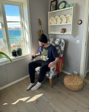 Stian Thorbjørnsen Instagram - Kautokeino-Karasjok-Vardø-Ekkerøy-Bugøynes-Kirkenes med fatter’n. ENDELIG fikk jeg vist frem fantastiske Finnmark til en i familien og for en tur det ble. 11 dager uten opptak, uten konserter (som nesten føltes rart)…kun en spontan roadtrip uten særlig annen mål og mening enn at vi måtte fly hjem idag. Takk til alle som har hjulpet oss på tur med forskjellige opplevelser❤️