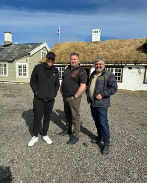 Stian Thorbjørnsen Instagram - Kautokeino-Karasjok-Vardø-Ekkerøy-Bugøynes-Kirkenes med fatter’n. ENDELIG fikk jeg vist frem fantastiske Finnmark til en i familien og for en tur det ble. 11 dager uten opptak, uten konserter (som nesten føltes rart)…kun en spontan roadtrip uten særlig annen mål og mening enn at vi måtte fly hjem idag. Takk til alle som har hjulpet oss på tur med forskjellige opplevelser❤️
