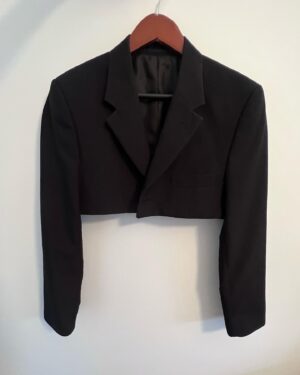 Stilvi Psilopoulou Instagram - NEW DROP: @thriftmeharder_ 
Handmade Cropped Suit in Black
.
.
.
#sustainability #sustainablefashion