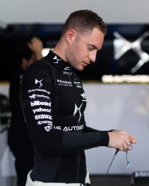 Stoffel Vandoorne Instagram - Not the race we wanted after starting from the front row. We didn’t optimise our calls and dropped back into the pack. P8 at the flag and lots to learn from. Obrigado Brazil! 🇧🇷