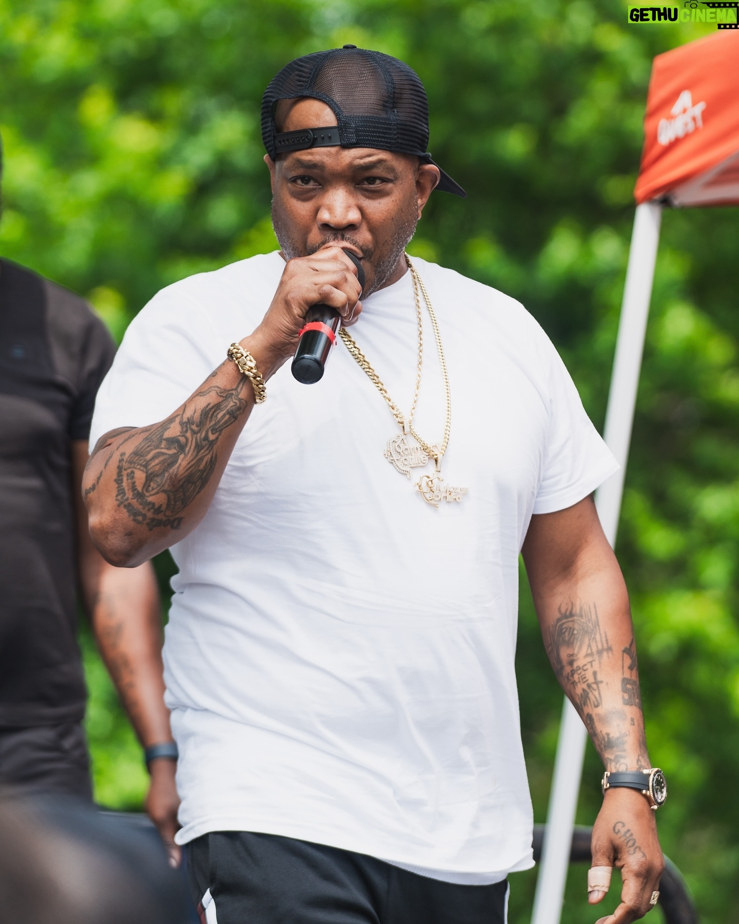 Styles P - 4.9K Likes - CLIENT EVENT — Sharing a few moments from our client @elevationproject215’s Run It Back event where @stylesp brought the city out in closing the event. Before he hit the stage, we surprised him with a citation from The City of Philadelphia!
Although he had his juice bar grand opening earlier that morning AND @thelox concert that evening, Styles didn’t hesitate in allowing @thebelleagencypr to have an impromptu meet-and-greet with all of his supporters/fans AND listen to a few unsigned artists. He took a photo with every single person until the line was cleared (word to @doubt_x_belief).
Thank you so much, Styles!
📸 @chrismansfield_