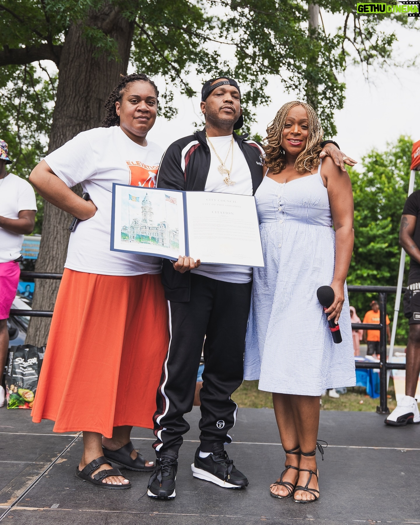 Styles P - 4.9K Likes - CLIENT EVENT — Sharing a few moments from our client @elevationproject215’s Run It Back event where @stylesp brought the city out in closing the event. Before he hit the stage, we surprised him with a citation from The City of Philadelphia!
Although he had his juice bar grand opening earlier that morning AND @thelox concert that evening, Styles didn’t hesitate in allowing @thebelleagencypr to have an impromptu meet-and-greet with all of his supporters/fans AND listen to a few unsigned artists. He took a photo with every single person until the line was cleared (word to @doubt_x_belief).
Thank you so much, Styles!
📸 @chrismansfield_