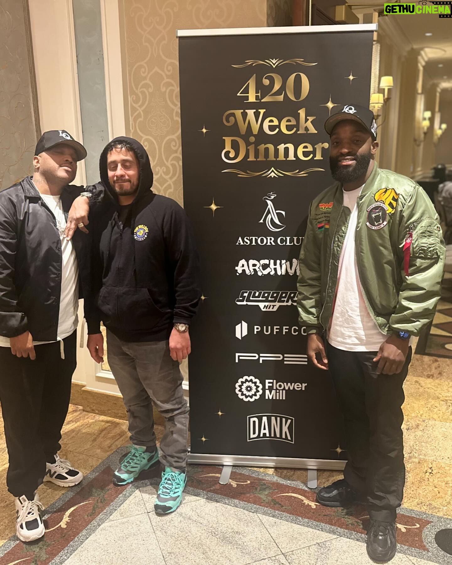 Styles P - 3.1K Likes - Room full of plugs & hippies & stoners who genuinely love the plant !!!!!!! @lastdaze23 @doubt_x_belief @adyingbreednyc @benneedsausername @astorclubnyc .. pretty safe to say my 4/20 is 4/20ing !!!😎😭😭😭😭🤦🏽💨💨💨💨💨💨💨💨💨