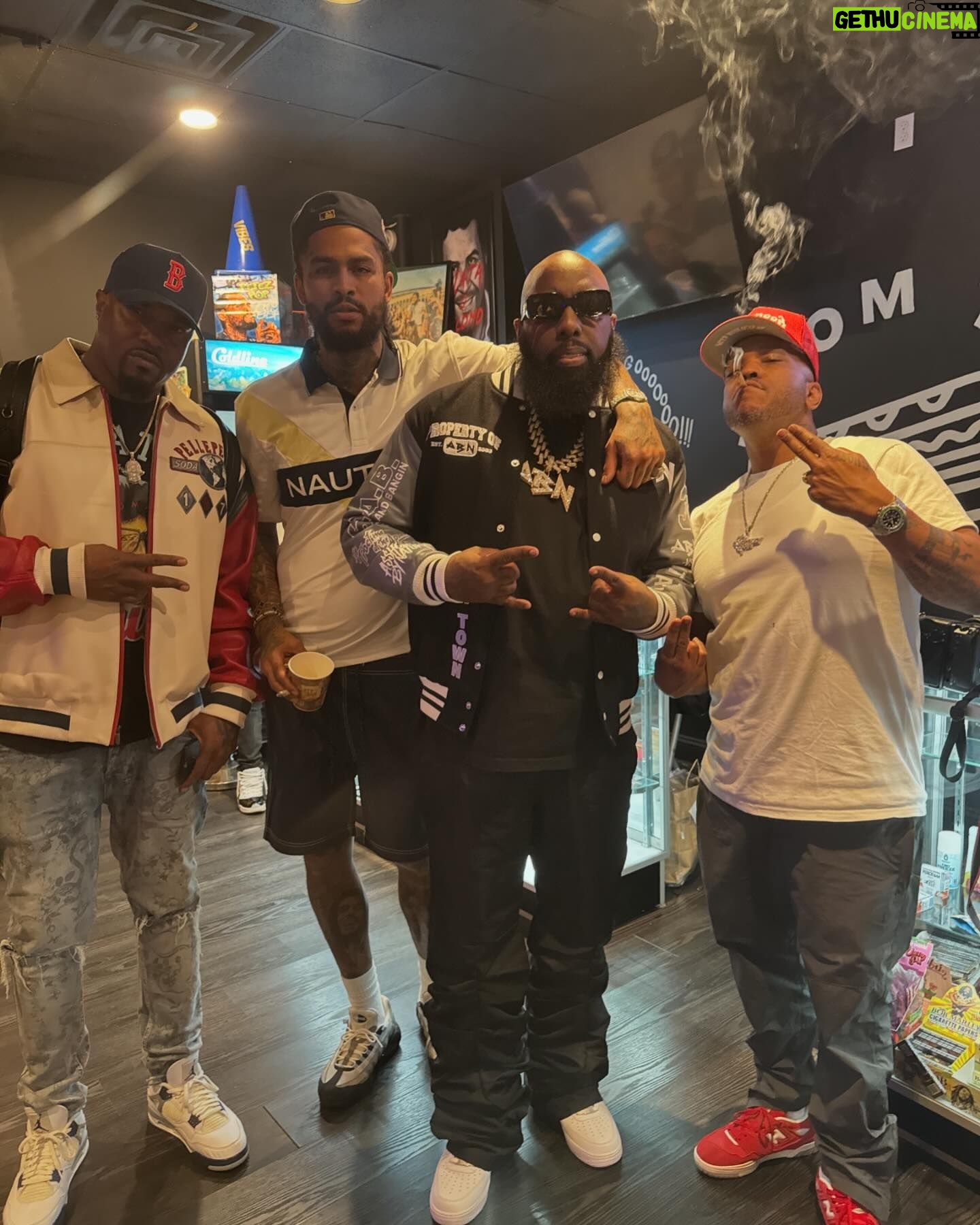 Styles P - 13.5K Likes - Got to hang out with a few gentlemen tonight @traeabn @daveeast @math.hoffa @the_real_unkasa_ love is love and thank you for the energy and love it was great to build with y’all..😎😎😎😎✊🏽 @asapferg love is love and appreciate you as well . The hash made me lose the picture 😭😭😭🚶🏾♂️🤷🏽♂️🙋🏾 but you know I’m on deck !!!