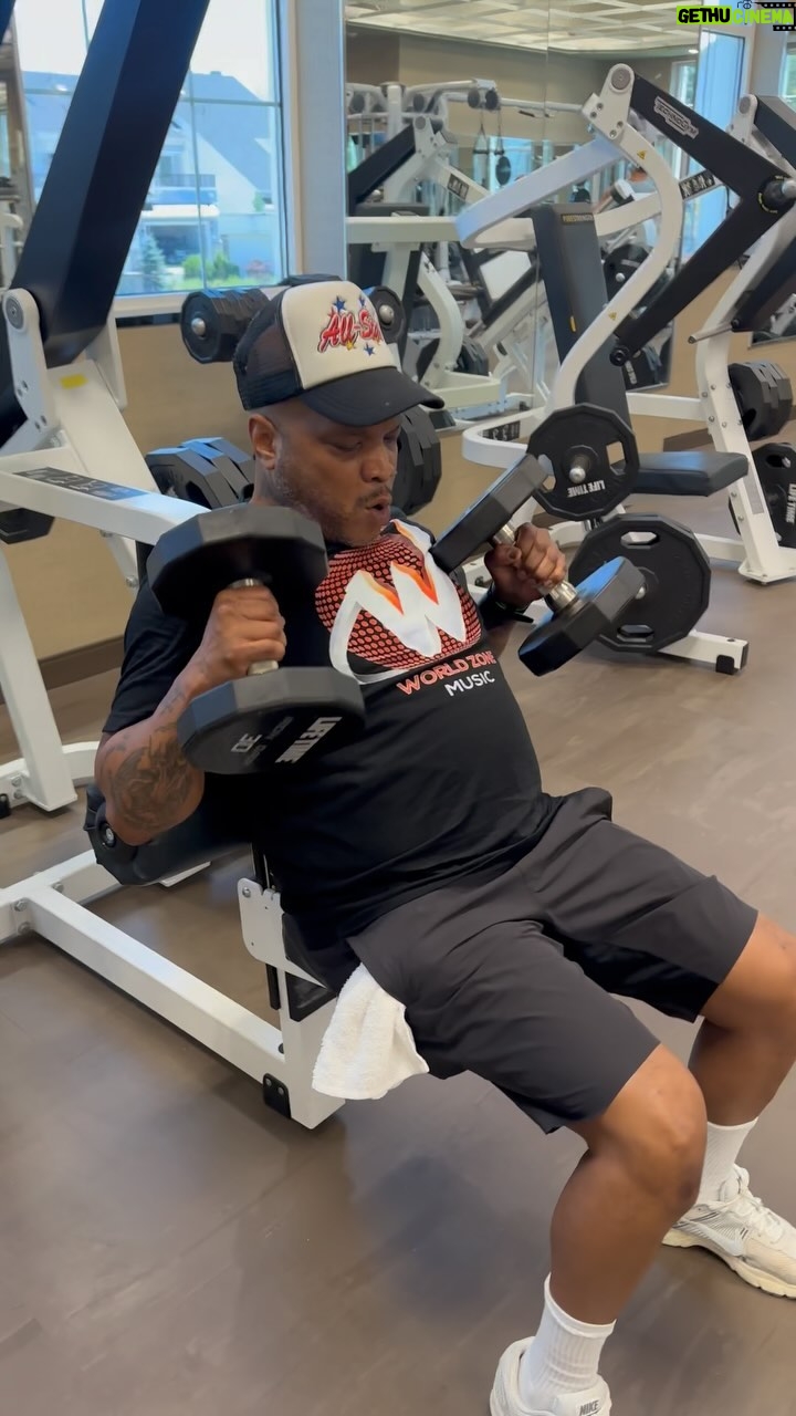 Styles P - 4K Likes - Working on being better everyday one step at a time !!!
#healthylifestyle #daybyday #brickbybrick #loveislove #healthiswealth