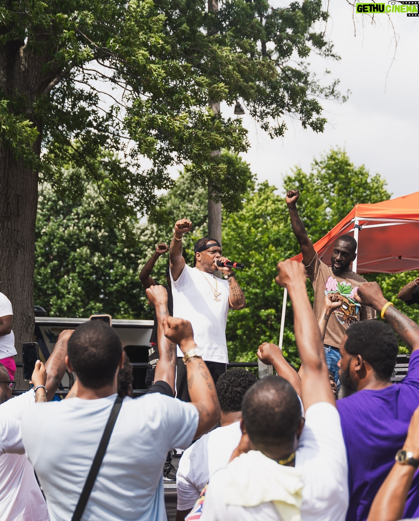 Styles P - 4.9K Likes - CLIENT EVENT — Sharing a few moments from our client @elevationproject215’s Run It Back event where @stylesp brought the city out in closing the event. Before he hit the stage, we surprised him with a citation from The City of Philadelphia!
Although he had his juice bar grand opening earlier that morning AND @thelox concert that evening, Styles didn’t hesitate in allowing @thebelleagencypr to have an impromptu meet-and-greet with all of his supporters/fans AND listen to a few unsigned artists. He took a photo with every single person until the line was cleared (word to @doubt_x_belief).
Thank you so much, Styles!
📸 @chrismansfield_