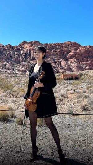 Sue Son Instagram - I love this song ”Faded“ so much I wanted you guys to take a listen to my violin playing~

알렌 워커 Faded 곡을 너무 좋아해서 바이올린으로 연주해 봤어요~
감상해 주세요:-)

#alanwalker #faded #lasvegas #redrockcanyon