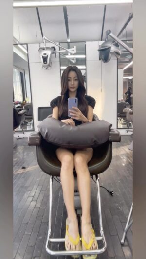 Sue Son Instagram - 늘 쑤를 예쁘게 해주는 @barbiebrow__ ❤️ 언니 고마워요 ~ Thank U 🙏