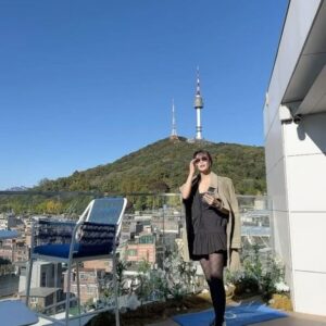Sue Son Instagram - 🎥 @ssongssongcom 😂💕
#rooftop @d_haebang 
Luv this place! 
Thank you for always taking good care of me. @racheleunyoung_kim 💕