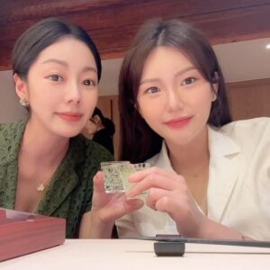 Sue Son Instagram - With my gorgeous darling sissy @sarahykim_ ❤️
Thanks for always being there for me 🙏 
#소수헌 #스시 #sushi #omakase 🍣