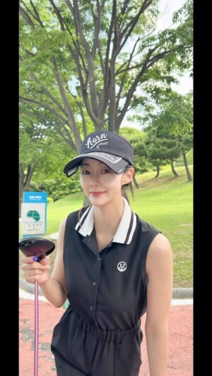 Sue Son Instagram - 신상 SS 👚 @horn_garment_korea love it 🩷