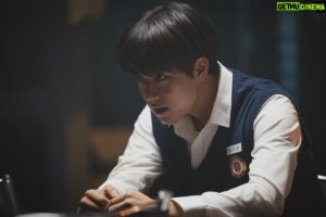Suh Dong-hyun Instagram - 이번 2023년도 저를 사랑하고 아껴준 고마운 분들 덕분에 
행복하게 살아갈 수 있었습니다. 과분하고 감사합니다.
이 세상 모든 분들에게 행복과 행운만이 가득하시기를 진심으로 바랍니다. 아직도 이렇게나 부족하고 또 부족한 제가 어떻게 1년을 보낼지 모르겠지만, 그 서툰 과정 속에 또 여러분들이 있다면 그걸로 행복하겠습니다.
모두들 제가 정말 많이 엄청 무진장 진짜 완전 어마무시하게. 사랑합니다.
새해 복 많이 받으세요🙇🏻‍♂️