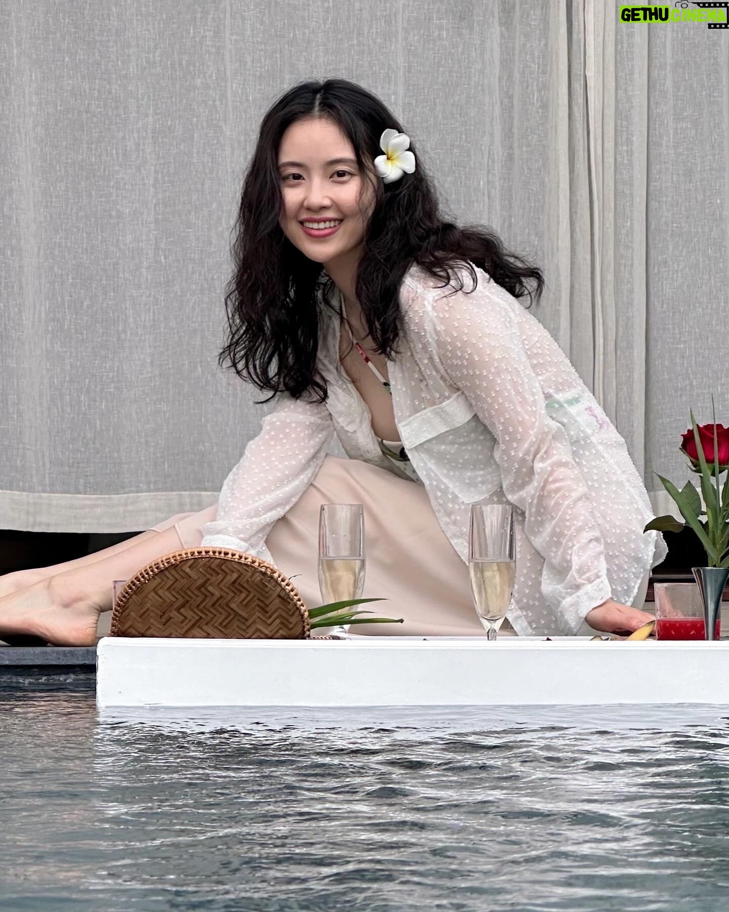 Suh Yun-a - 3 Likes - 🇻🇳🍽️🥂🌹🌺