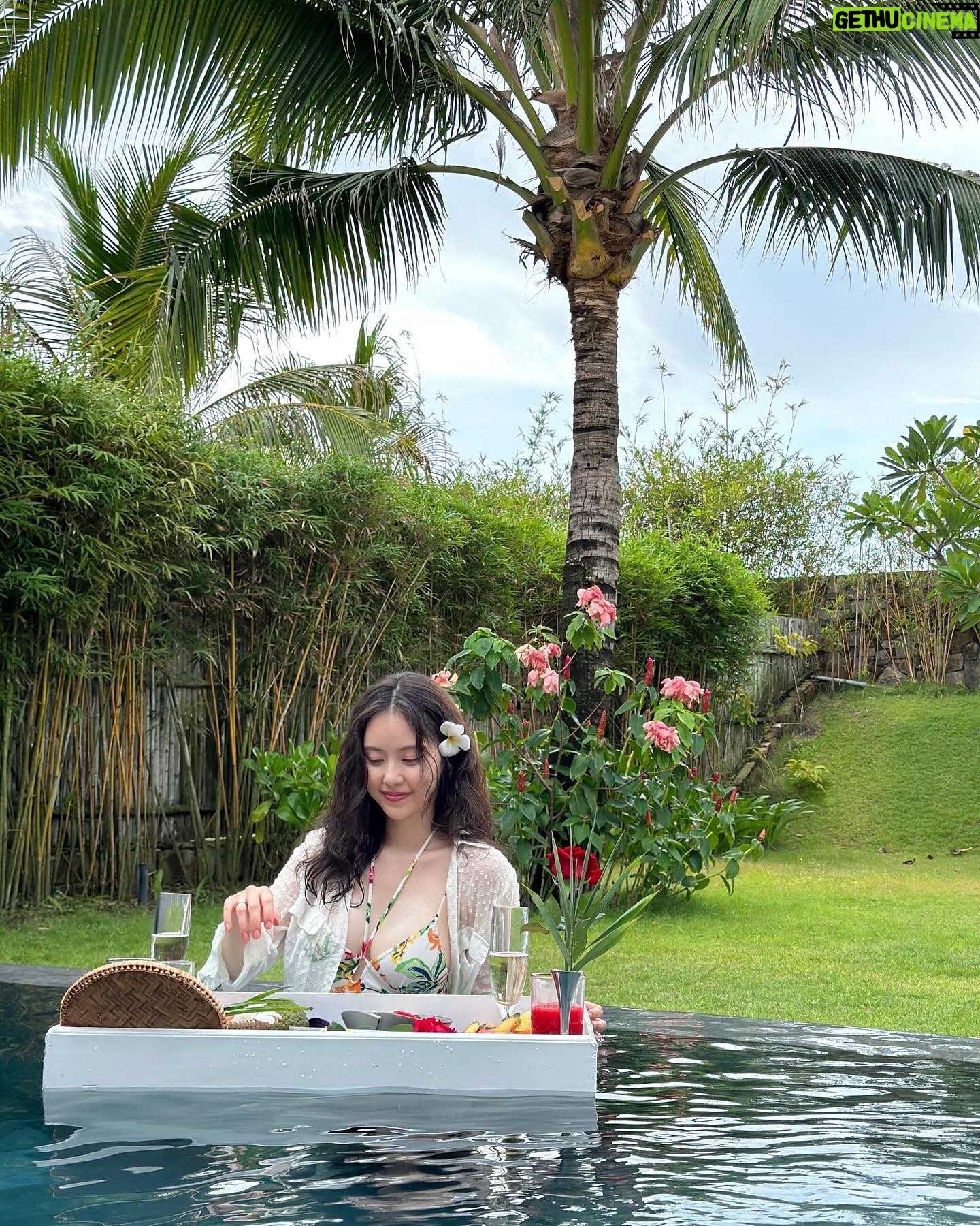 Suh Yun-a - 3 Likes - 🇻🇳🍽️🥂🌹🌺