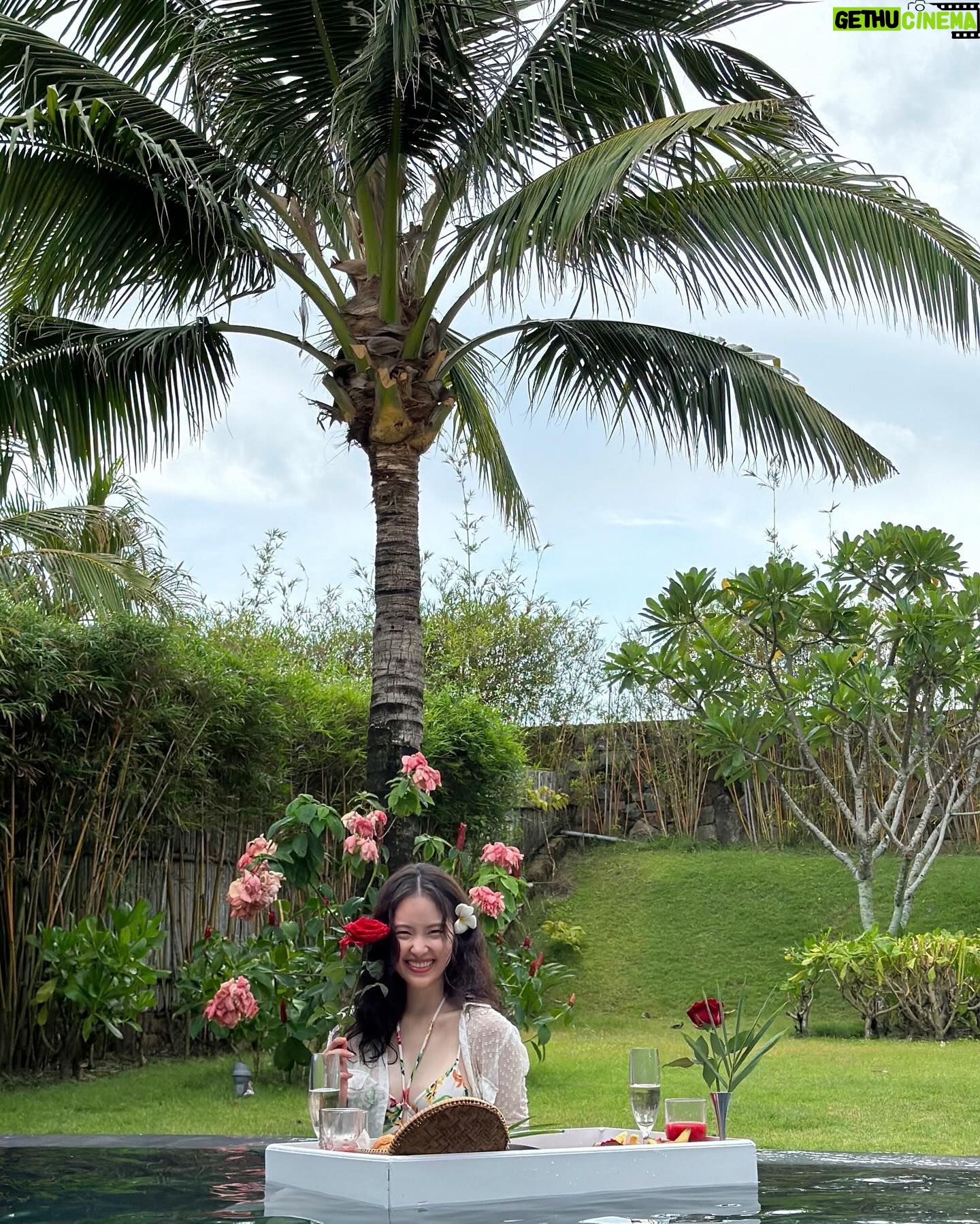 Suh Yun-a - 3 Likes - 🇻🇳🍽️🥂🌹🌺