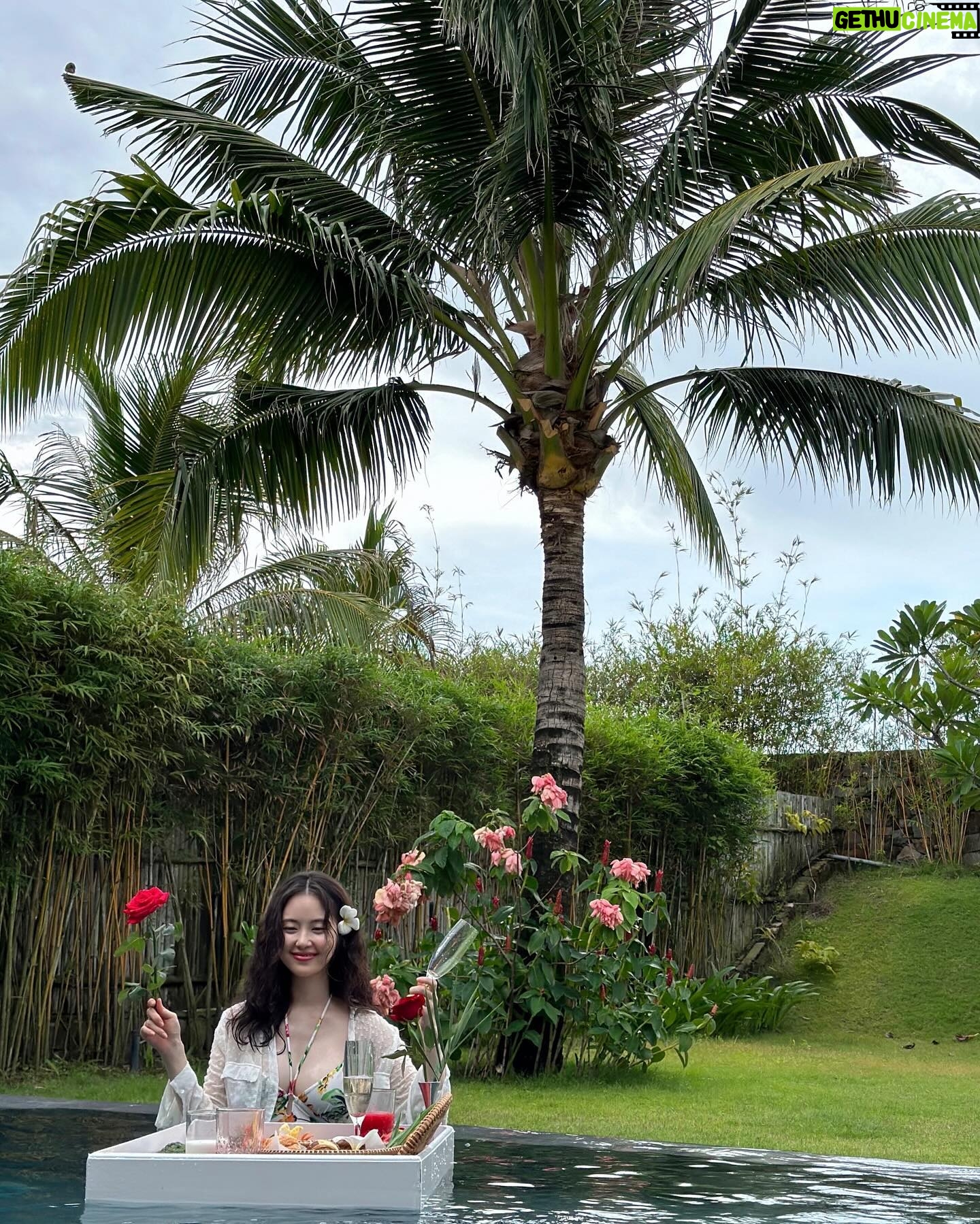 Suh Yun-a - 3 Likes - 🇻🇳🍽️🥂🌹🌺