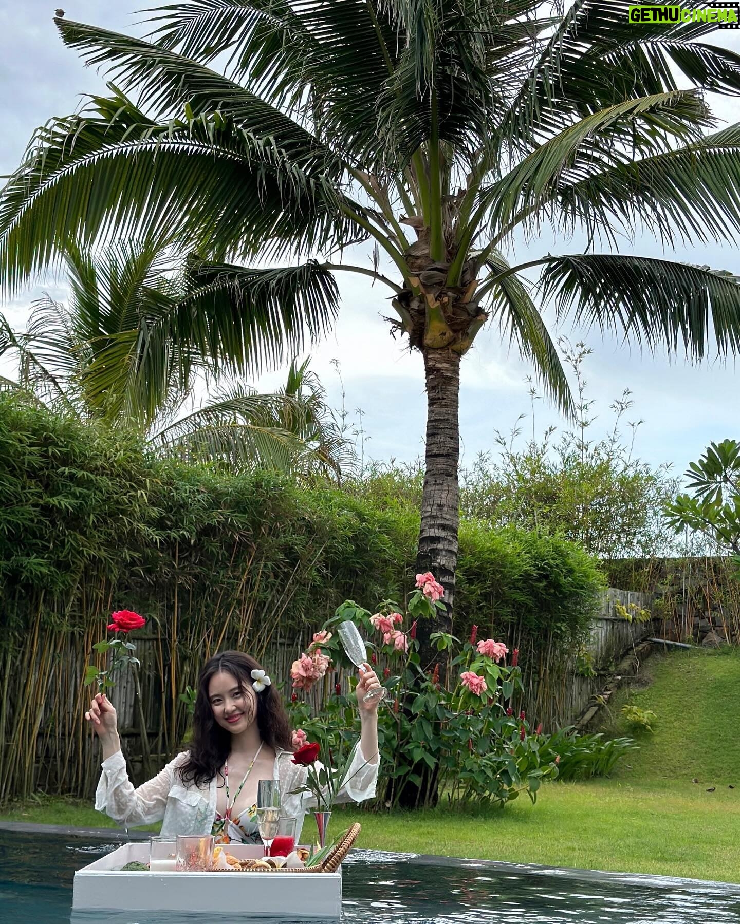 Suh Yun-a - 3 Likes - 🇻🇳🍽️🥂🌹🌺